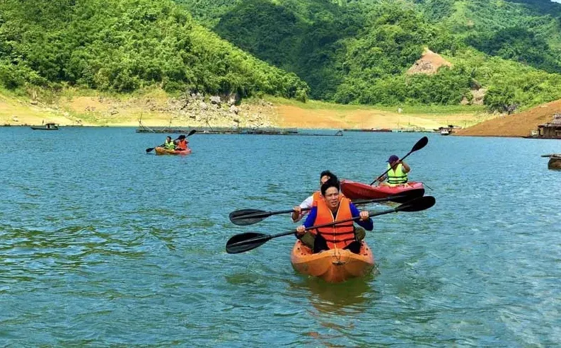 Kayaking in Da Bac Vietnam